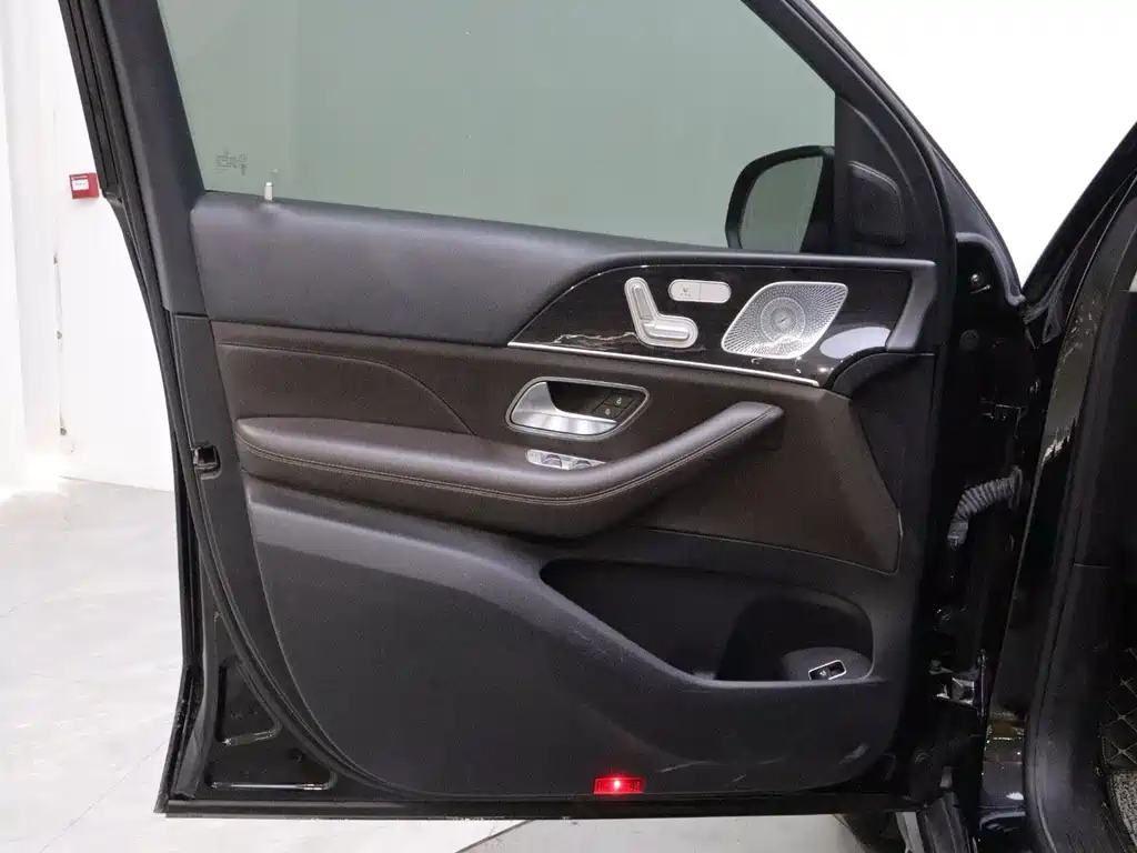 Mercedes-Benz GLE (Import) — миниатюра 32