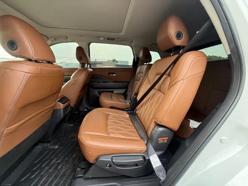 Nissan Teramont — миниатюра 7