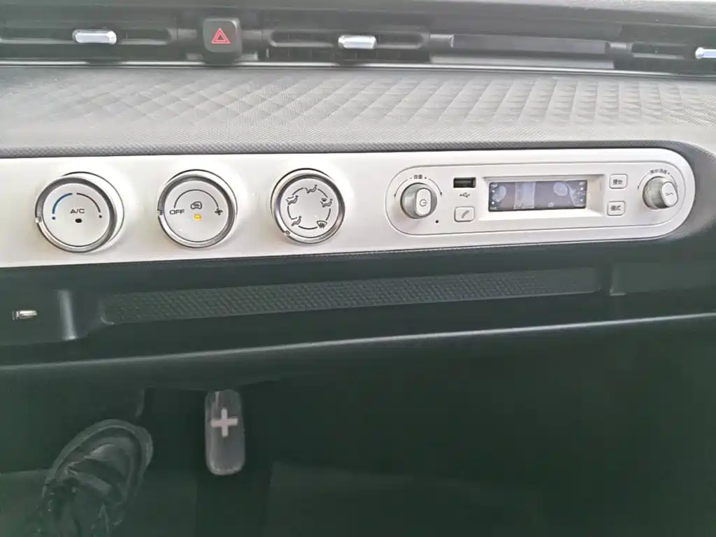 Wuling MINIEV — миниатюра 13