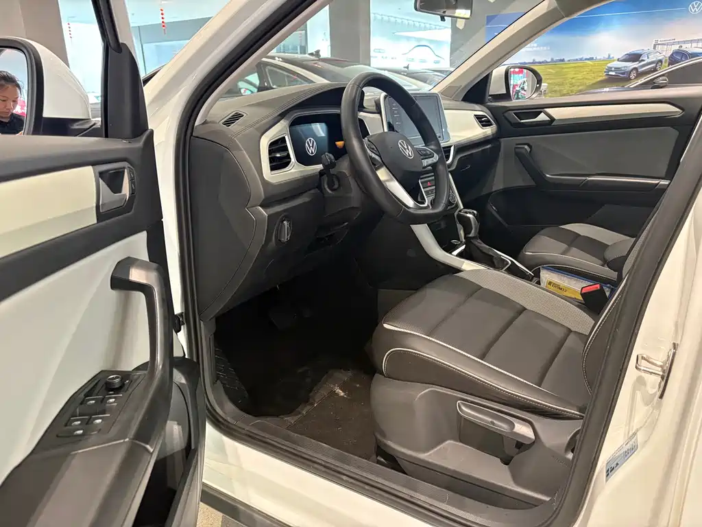 Volkswagen T-Roc — миниатюра 9