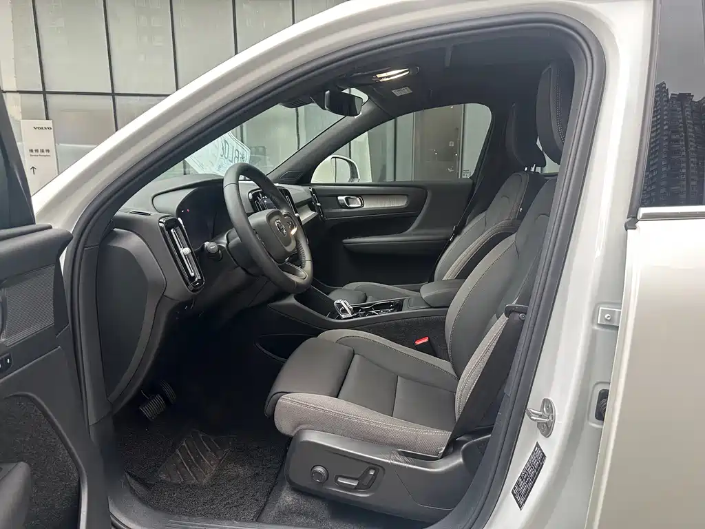 Volvo XC40 — миниатюра 8