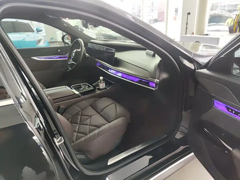 BMW 7 Series — миниатюра 5