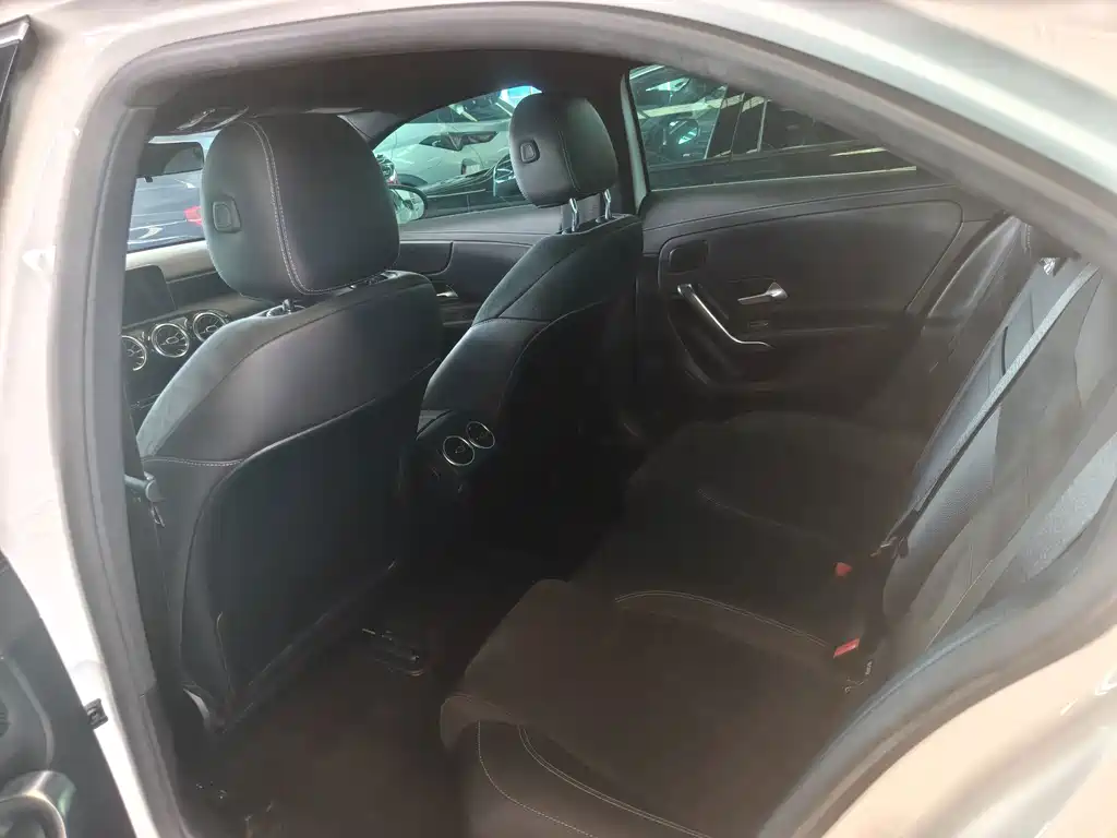 Mercedes-Benz A-Class — миниатюра 7