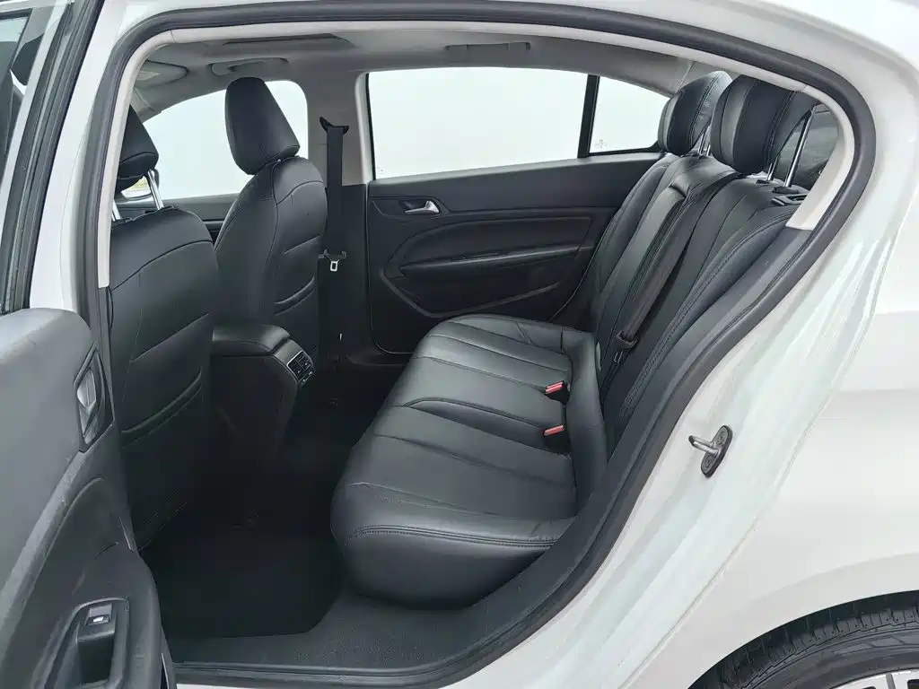 Peugeot 408 — миниатюра 15