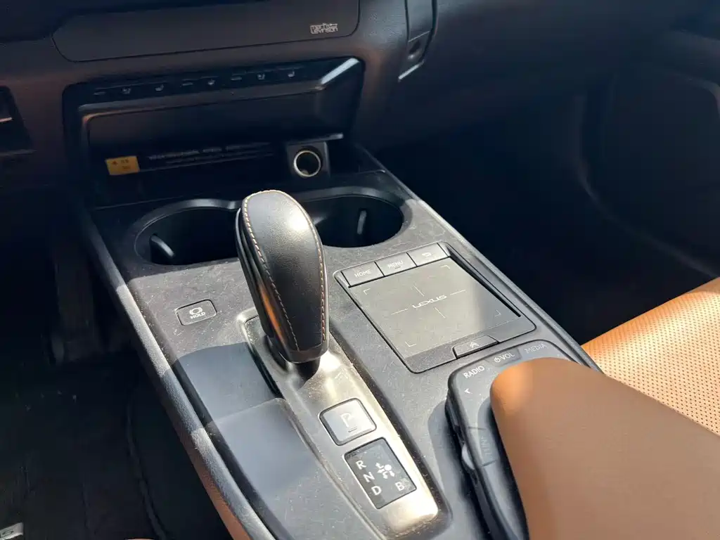 Lexus UX New Energy — миниатюра 10