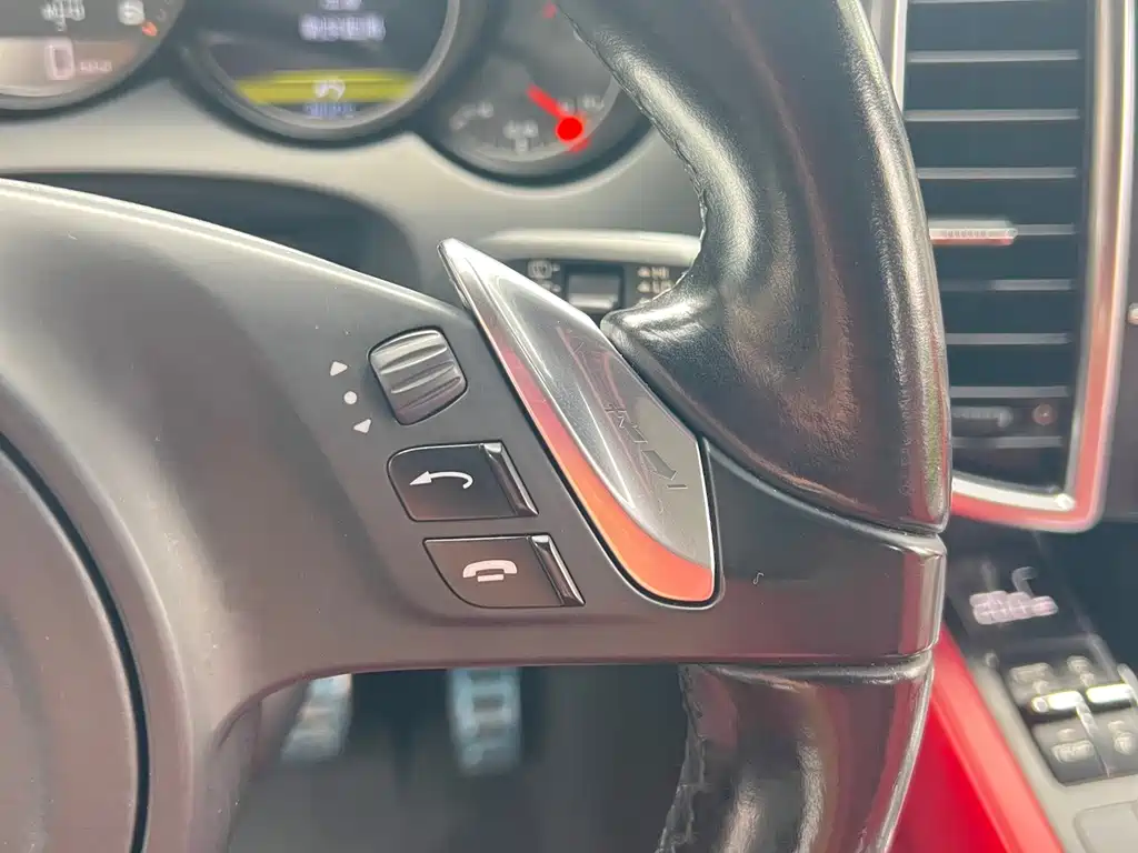 Porsche Cayenne — миниатюра 27