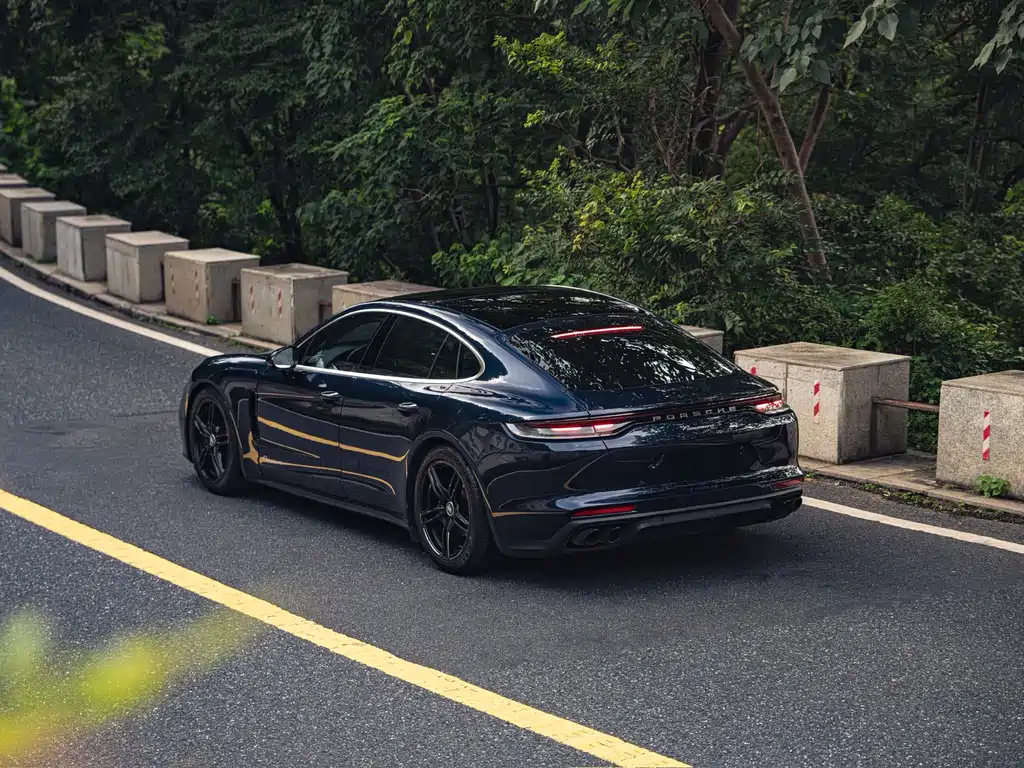 PORSCHE PANAMERA