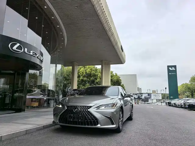 2024 Lexus ES