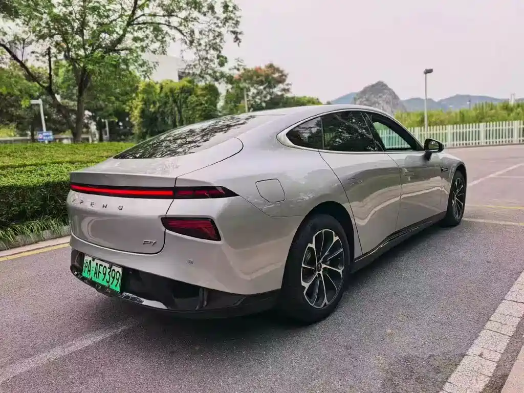 XPeng P7 — миниатюра 4