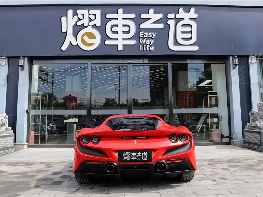 FERRARI F8