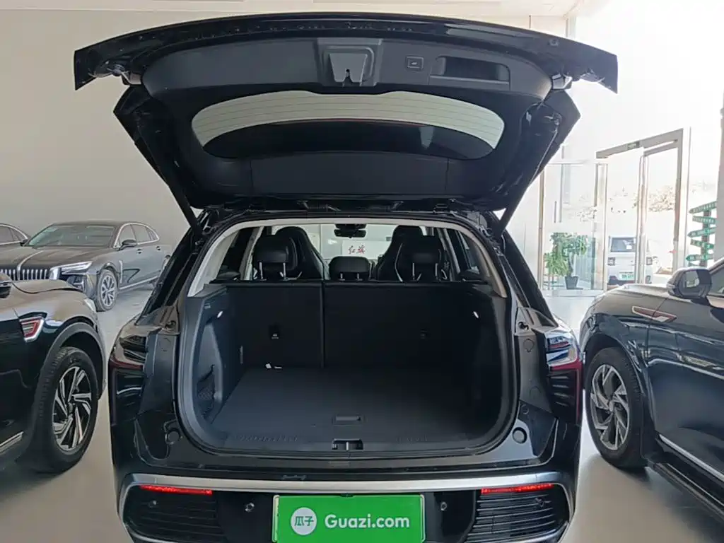 Hongqi Hongqi HS3 PHEV — миниатюра 19