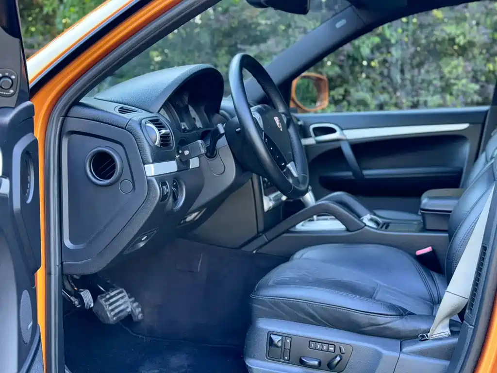 Porsche Cayenne — миниатюра 5