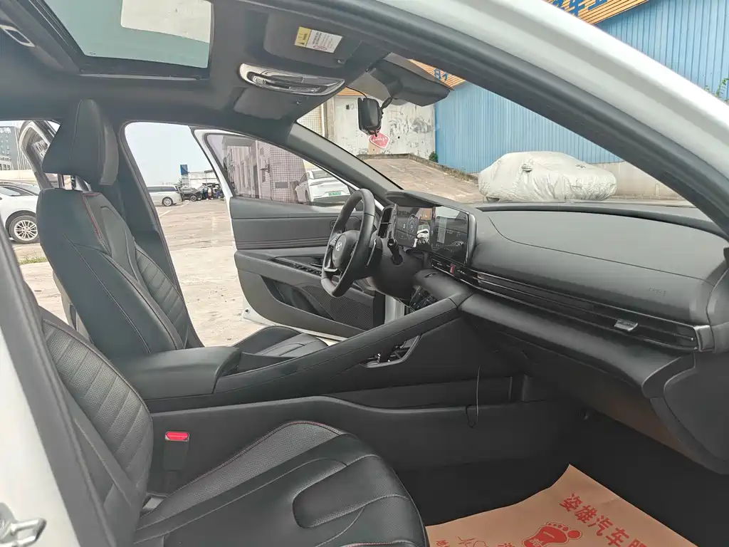 Hyundai Elantra — миниатюра 14