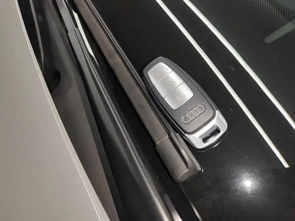 Audi Q4 e-tron — миниатюра 9