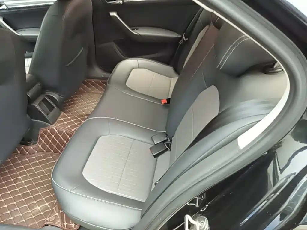 Volkswagen Santana — миниатюра 17