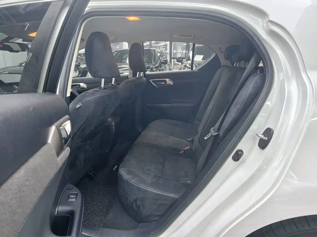 Lexus CT — миниатюра 10