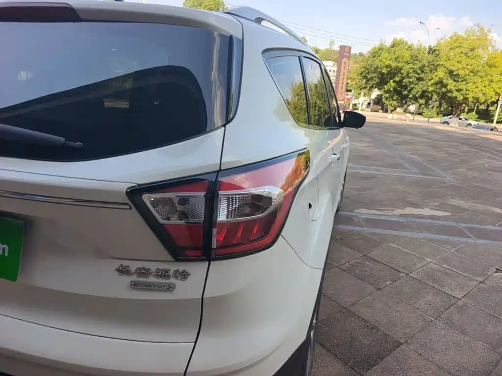 Ford Kuga — миниатюра 8