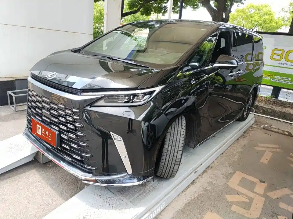 Lexus LM — миниатюра 7