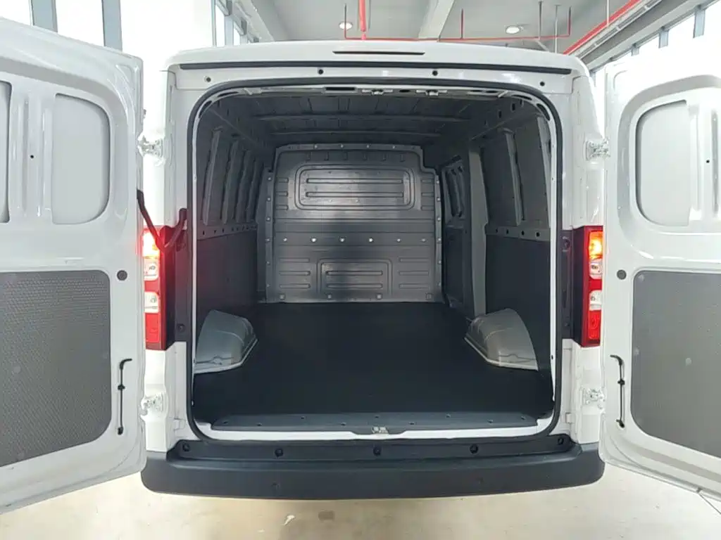 Wuling Yangguang — миниатюра 19