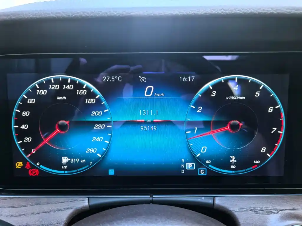 Mercedes-Benz E-Class — миниатюра 13