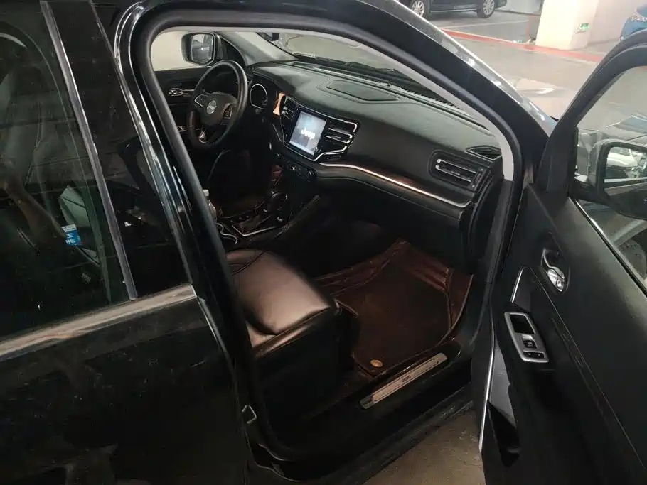 Jeep Grand Commander — миниатюра 8