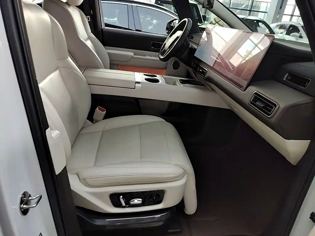 Li Auto Li MEGA — миниатюра 25