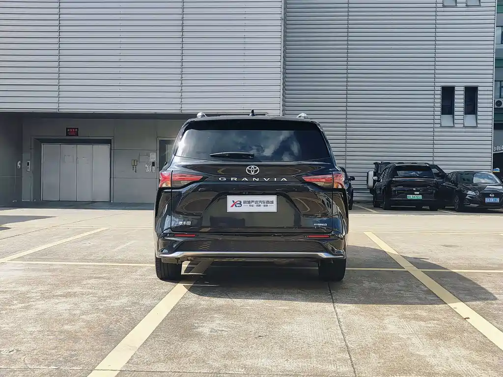 Toyota Granvia 2023 2.5L Flagship VIP