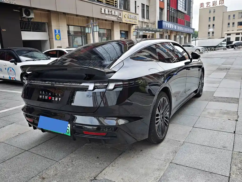 Lynk & Co 10 — миниатюра 18