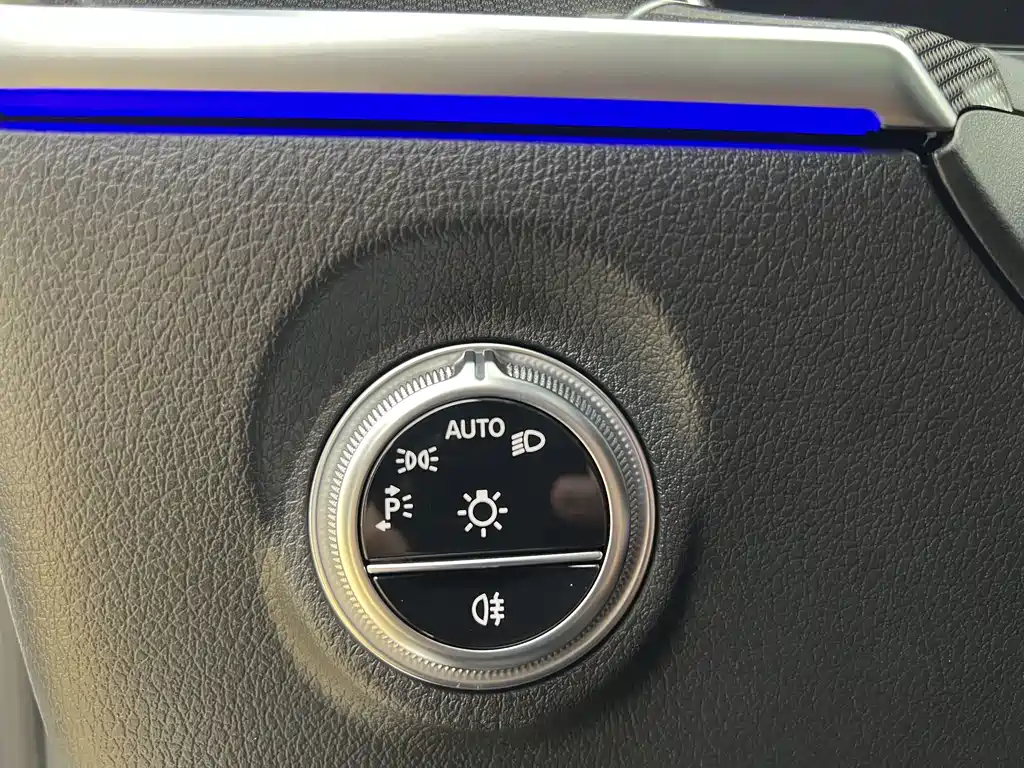 Mercedes-Benz C-Class — миниатюра 10