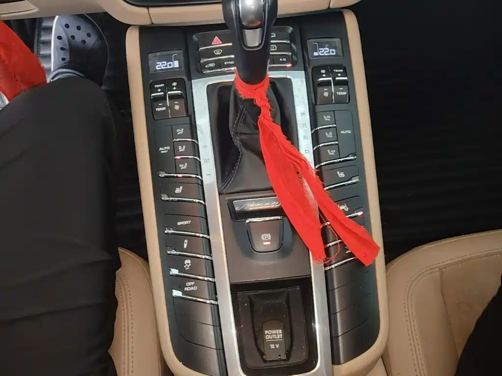 Porsche Macan — миниатюра 14