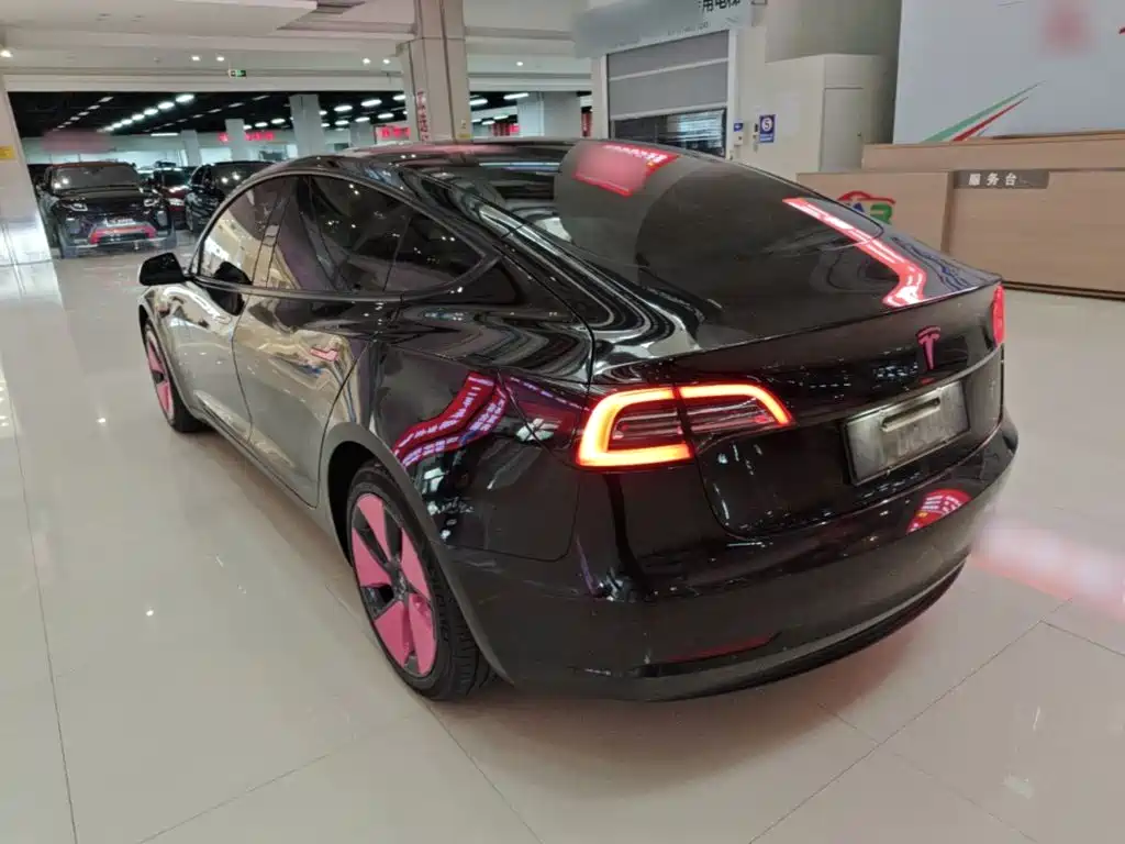 Tesla Model 3 — миниатюра 5