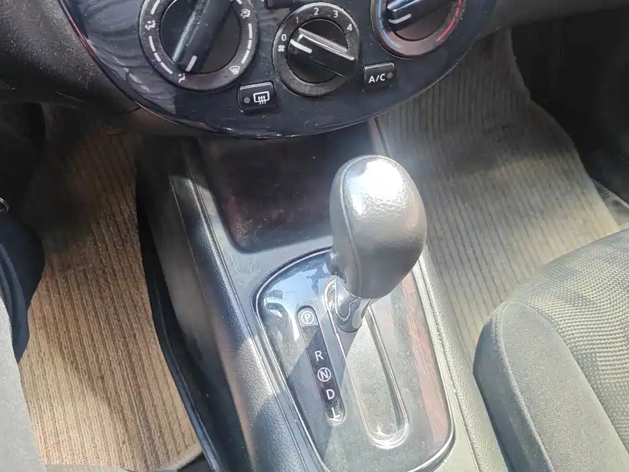 Nissan Tiida — миниатюра 16