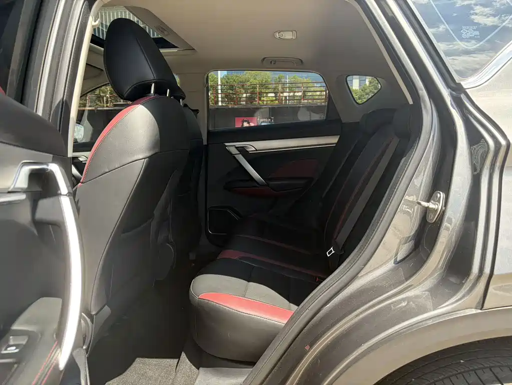 Geely Binyue — миниатюра 9