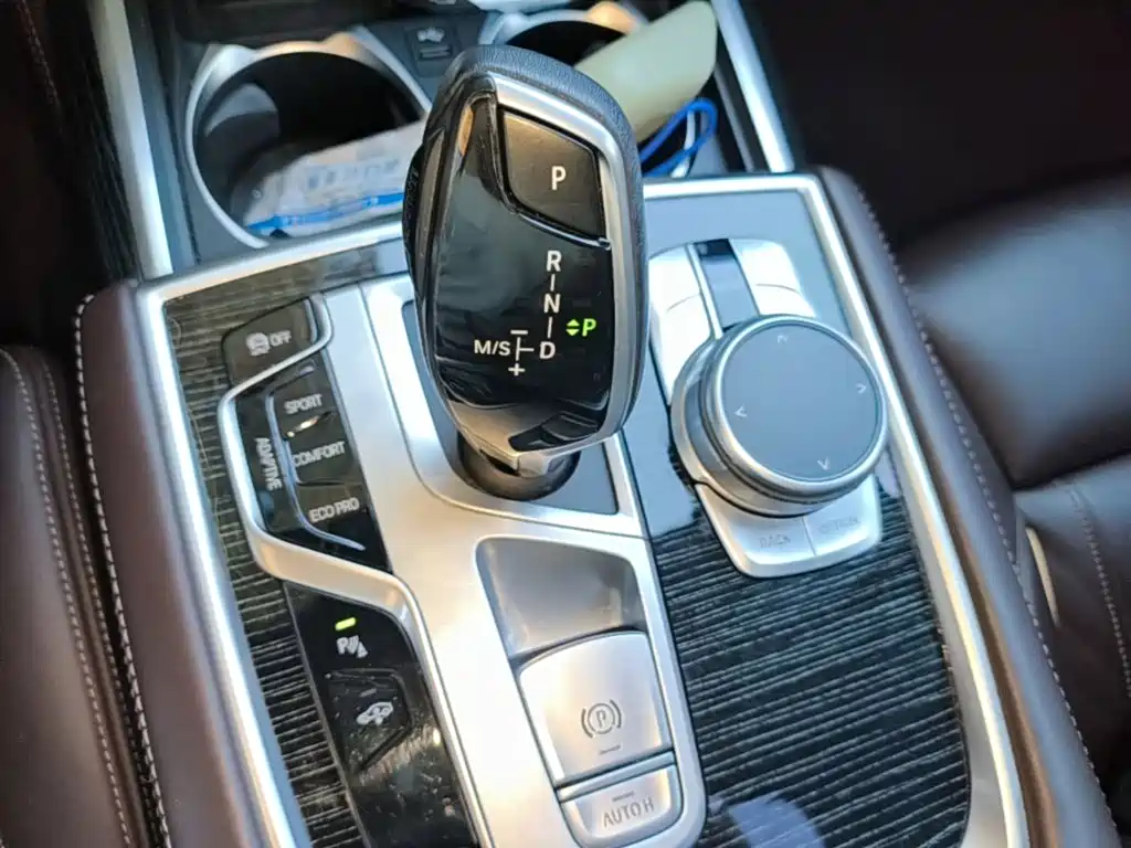 BMW 7 Series — миниатюра 14