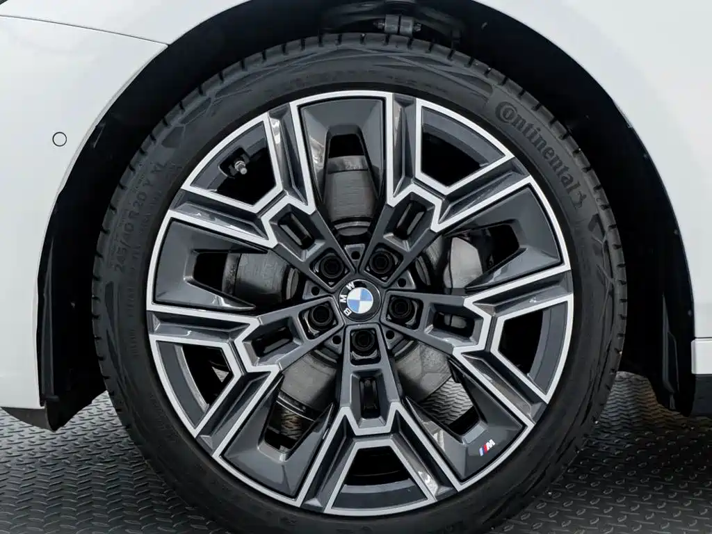 BMW 5 Series — миниатюра 10