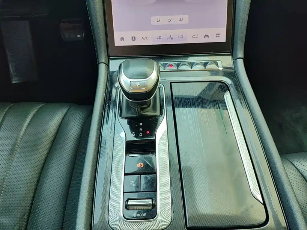 Hongqi Hongqi H5 — миниатюра 14