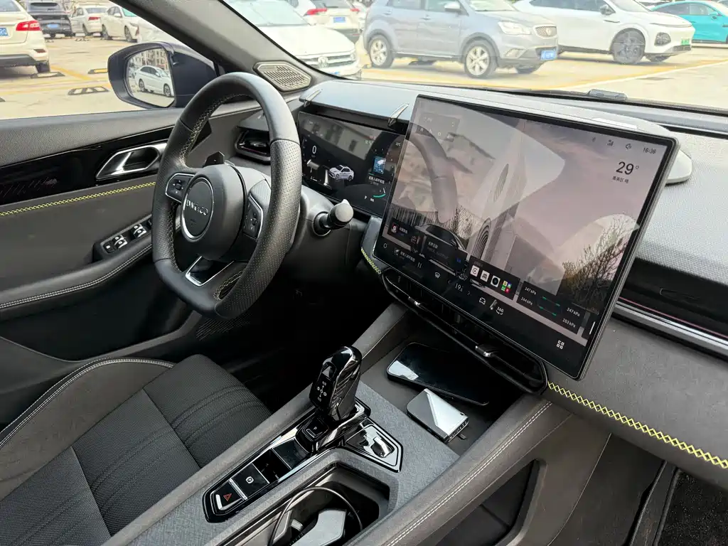 Lynk & Co 03 — миниатюра 11