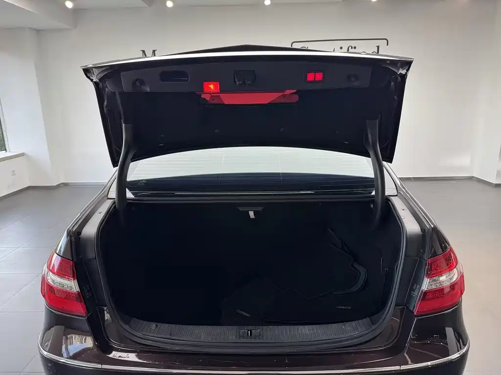 Mercedes-Benz E-Class (Import) — миниатюра 12