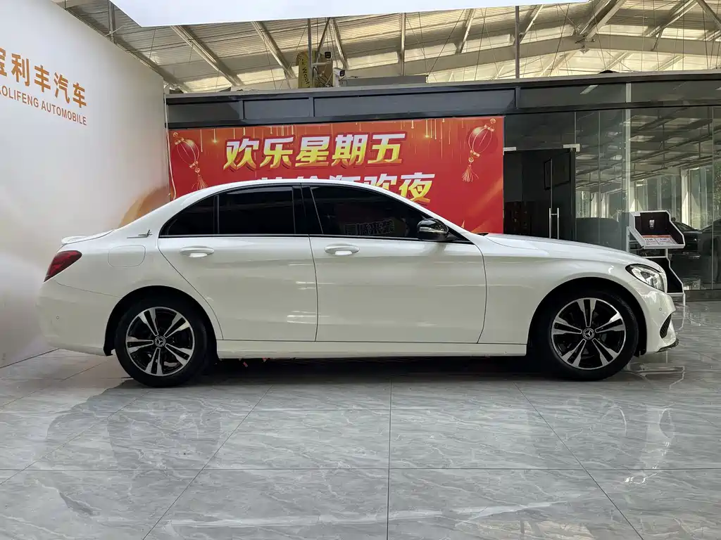 Mercedes-Benz C-Class — миниатюра 17