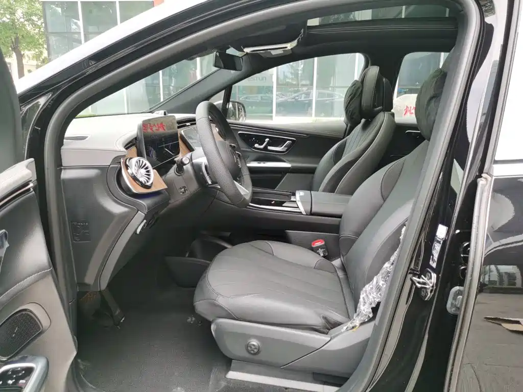 Mercedes-Benz EQE SUV — миниатюра 10