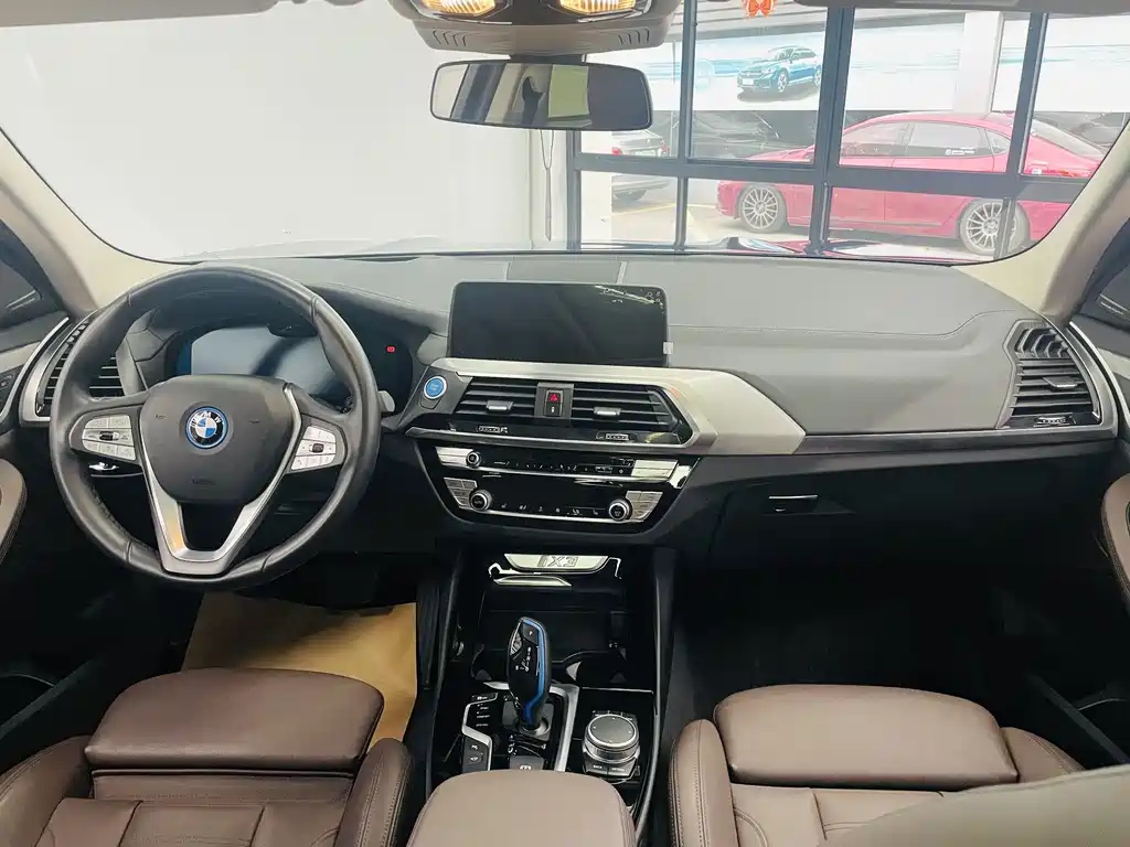 BMW iX3 — миниатюра 7