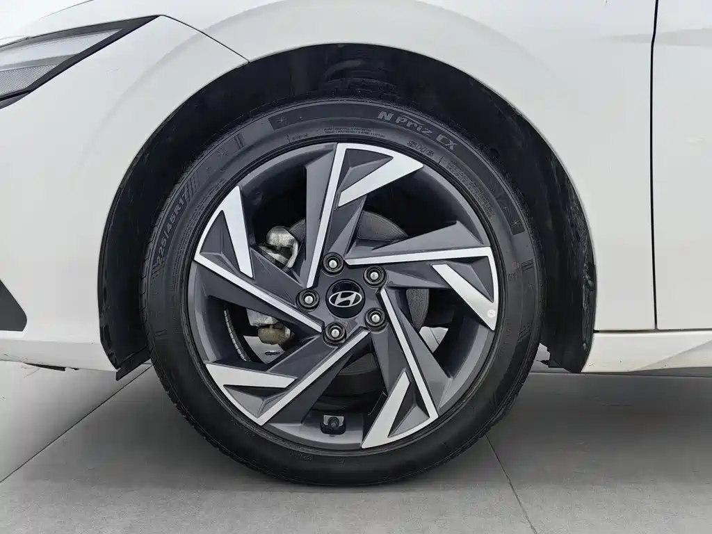 Hyundai Elantra — миниатюра 17