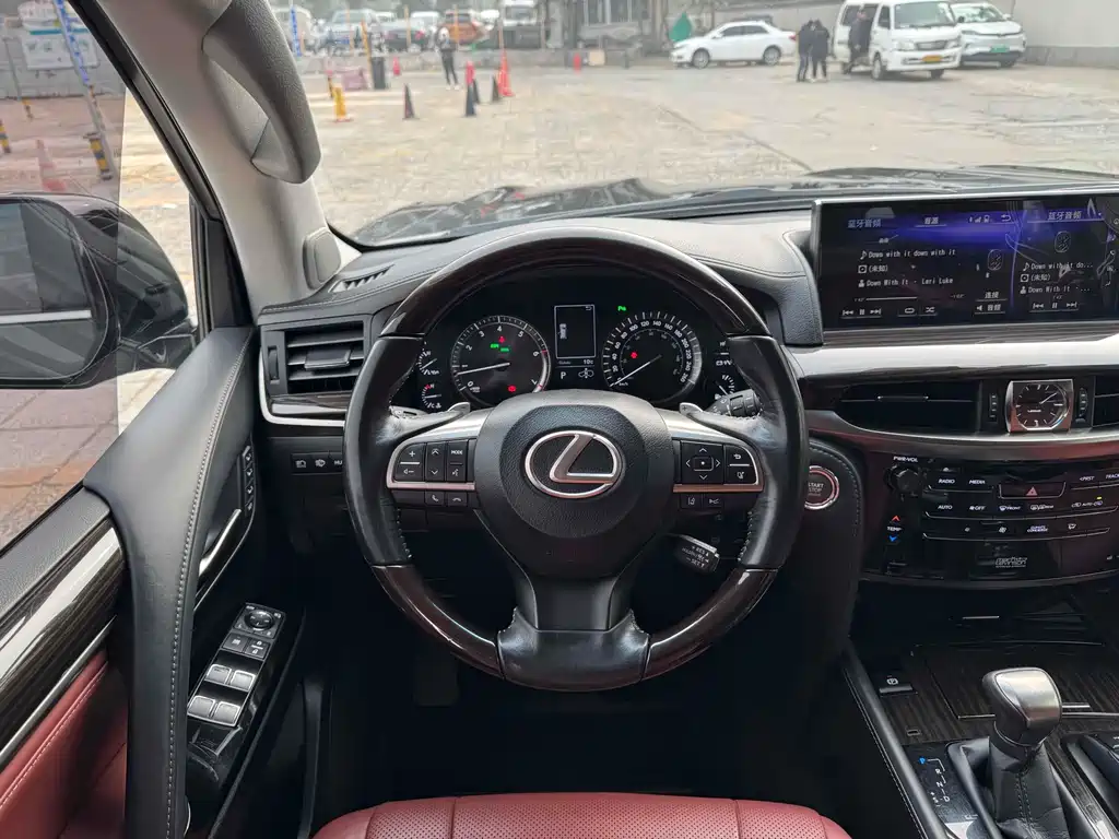 LEXUS LX