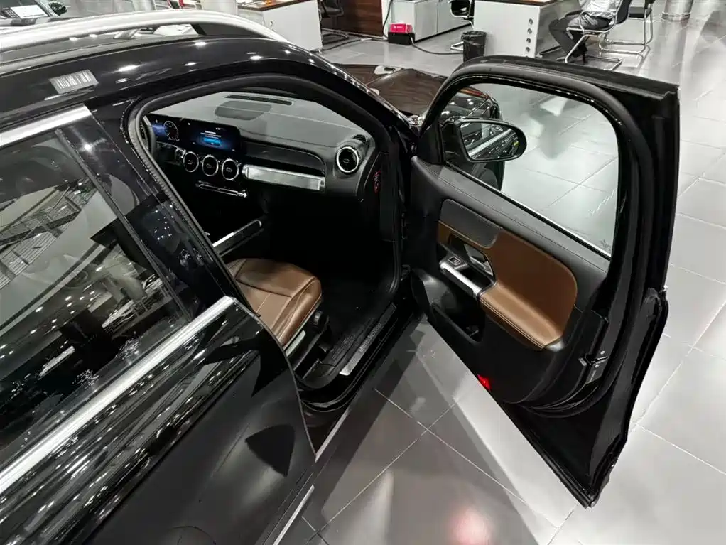 Mercedes-Benz GLB — миниатюра 22