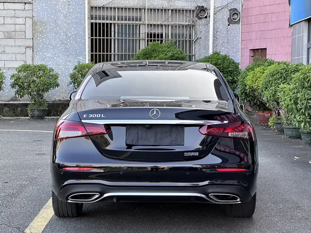 Mercedes-Benz E-Class — миниатюра 11