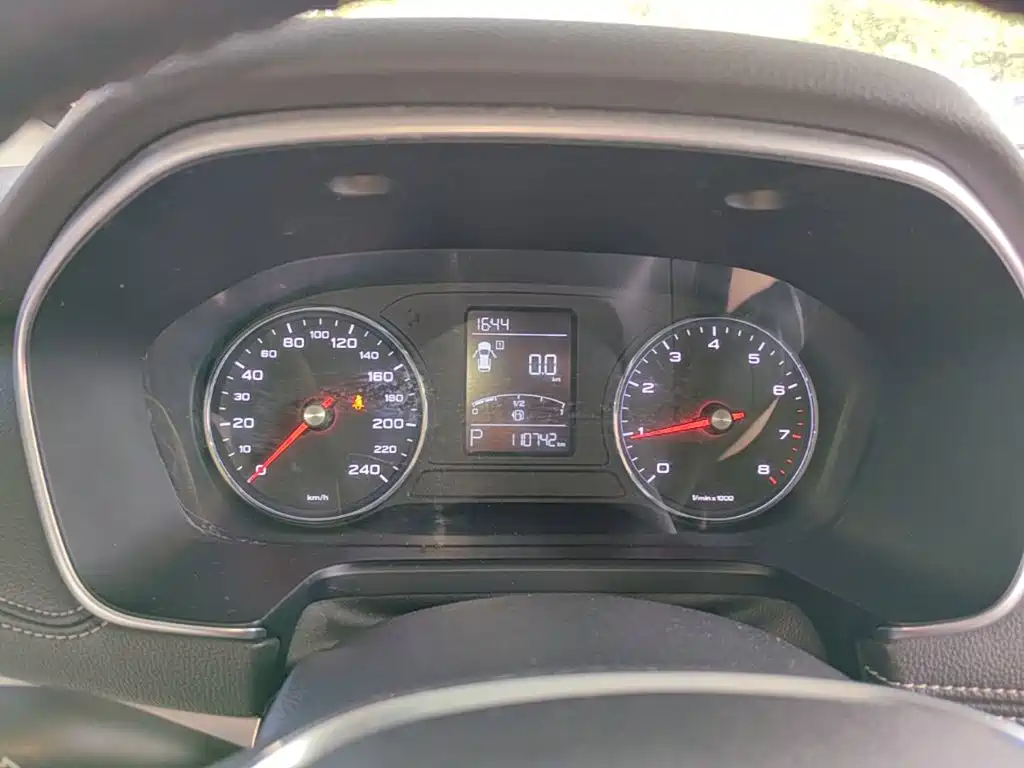 Roewe RX5 — миниатюра 12