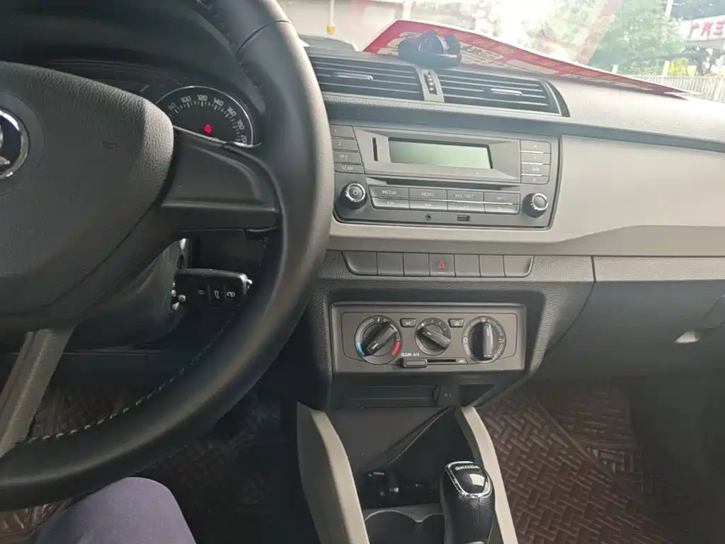 Skoda Fabia — миниатюра 10