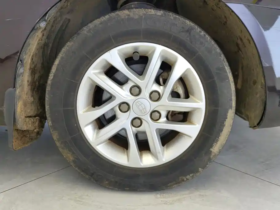 Geely Emgrand — миниатюра 6