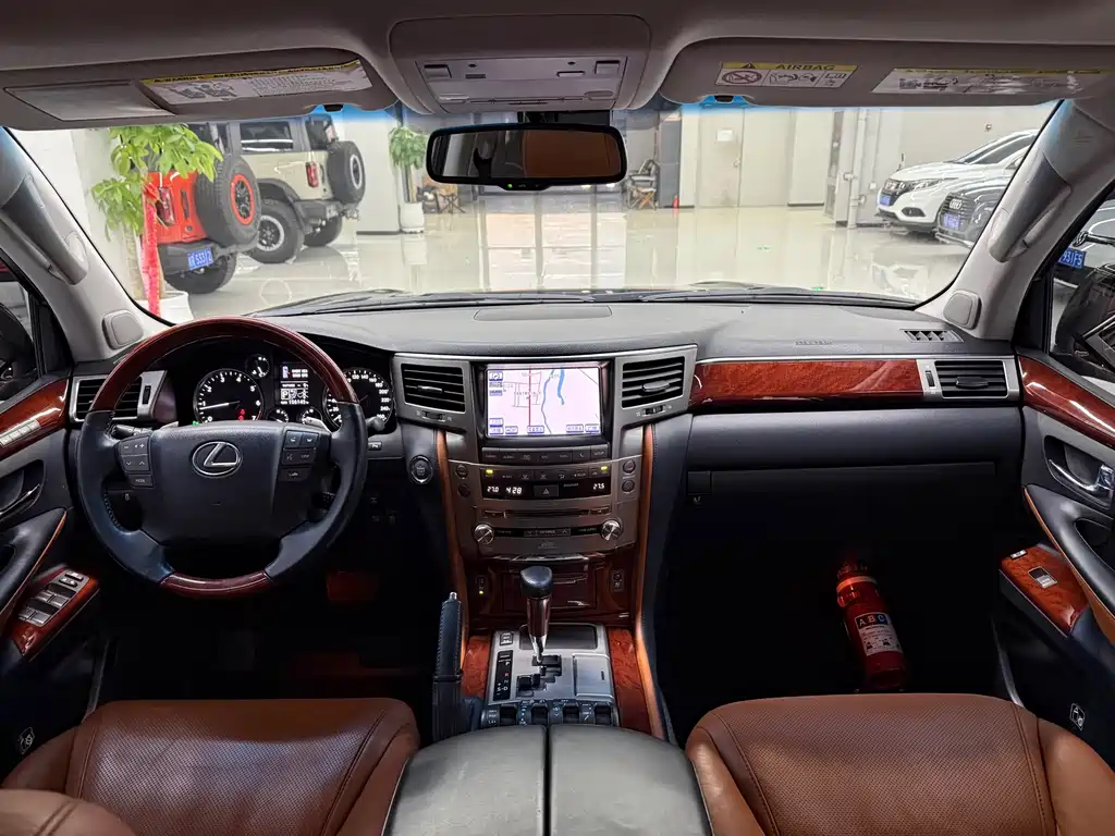 Lexus LX — миниатюра 10