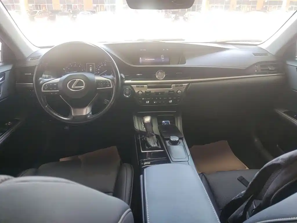 Lexus ES — миниатюра 10